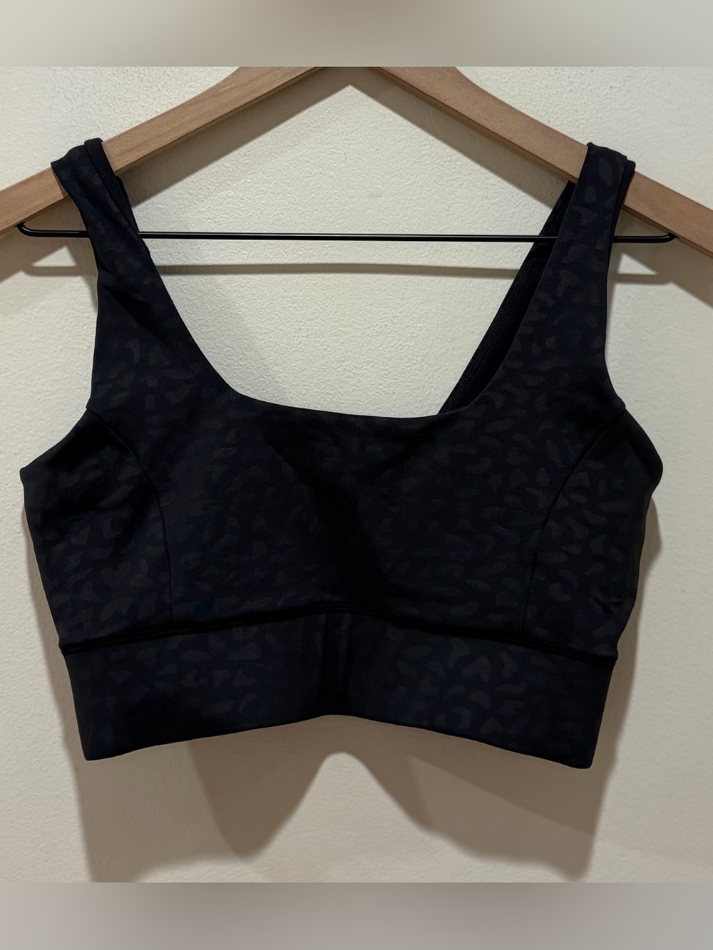 IVL Collective Chi Chi Power V-Back Scoop Neck Black Animal Print Sports Bra - 6